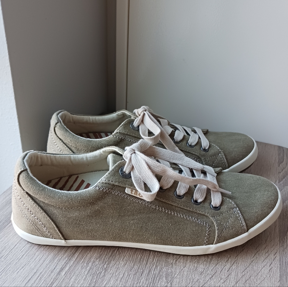 ๐ท NWOT Taos Star Khaki Canvas Lace-Up Sneakers ๐พ - Picture 7 of 16